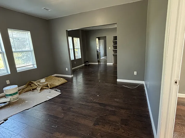 2521 Tremont Ave — Photo 6