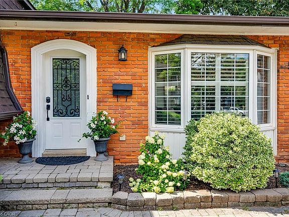 2nd image of 5073 Queens Ct