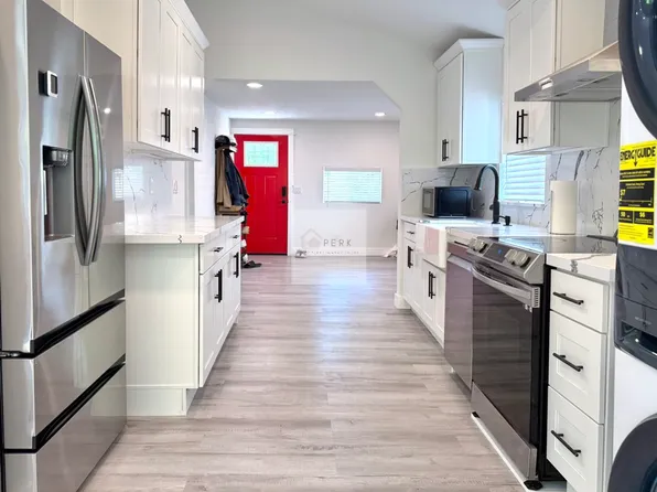 Updated 2 Bed, 1 Bath | South Beacon Hill | Private Patio + Parking, 9300 39th Ave S, Seattle, WA 98118
