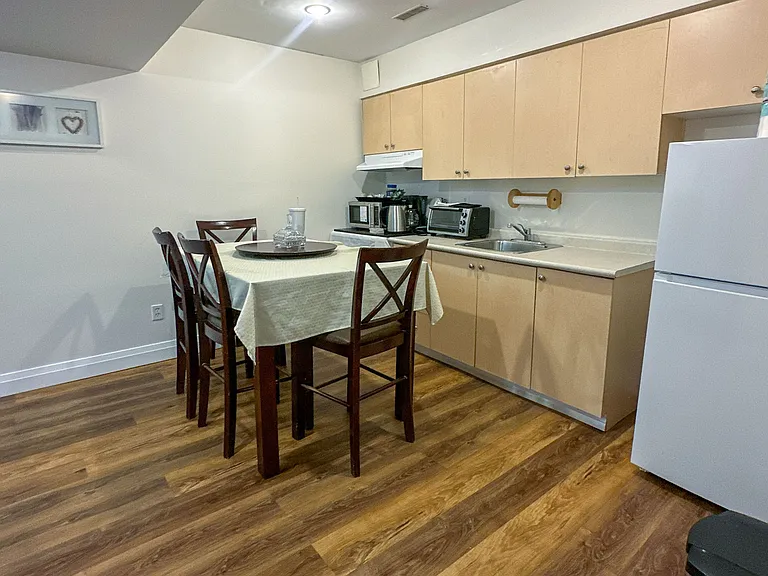 3974 Foxwood Ave #BASEMENT — Photo 7