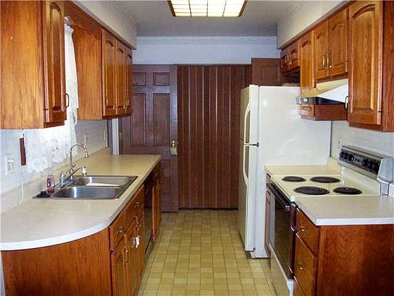 5th image of 809 Fernwood Ct