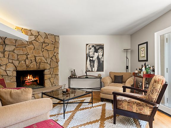 4th image of 5248 Nagle Ave