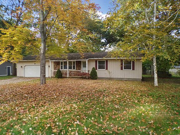 2nd image of 1301 Linden Dr