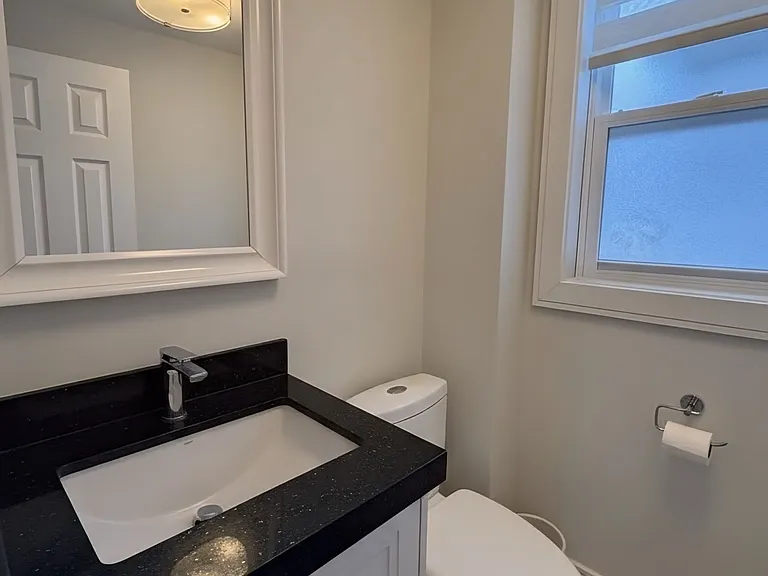 88 Lawrence Ave — Photo 17