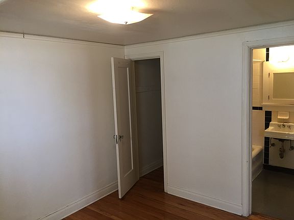 4th image of 709 E Ivinson St APT 11