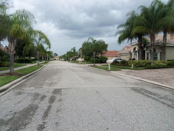 3rd image of 1405 Creek Nine Dr