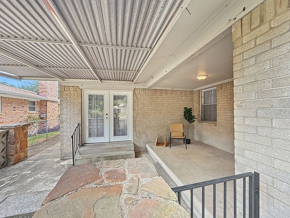 3rd image of 7424 Brentcove Cir