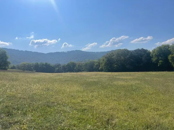 12 Upper East Valley Rd, Pikeville, TN 37367