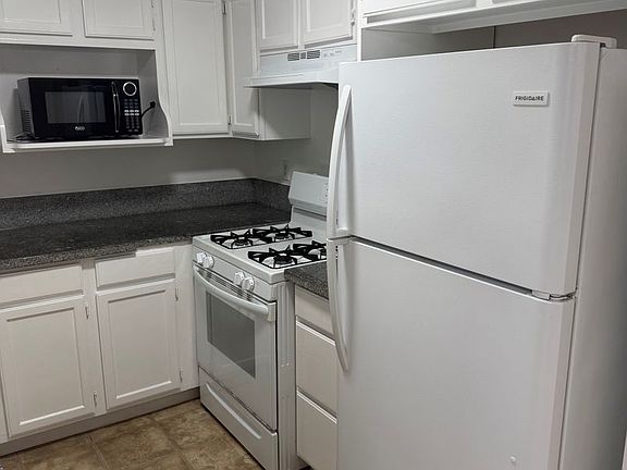 4th image of 521 S Manhattan Pl APT 102