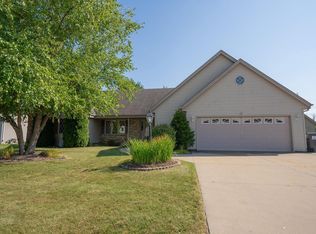 1435 E Parkside Dr, Oak Creek, WI 53154