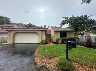 17332 NW 62nd Pl, Hialeah, FL 33015