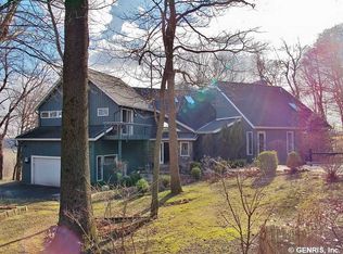 12 Saddle Ridge Trl, Fairport, NY 14450