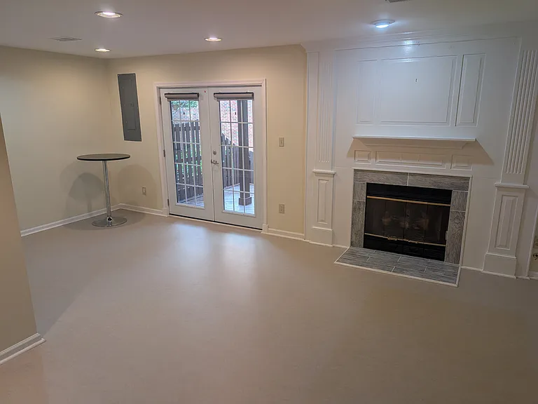 11908 Matthews Ct — Photo 27