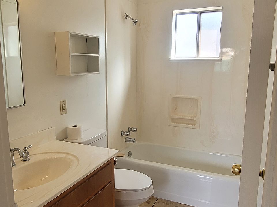 1st image of 1808 Lees Dr