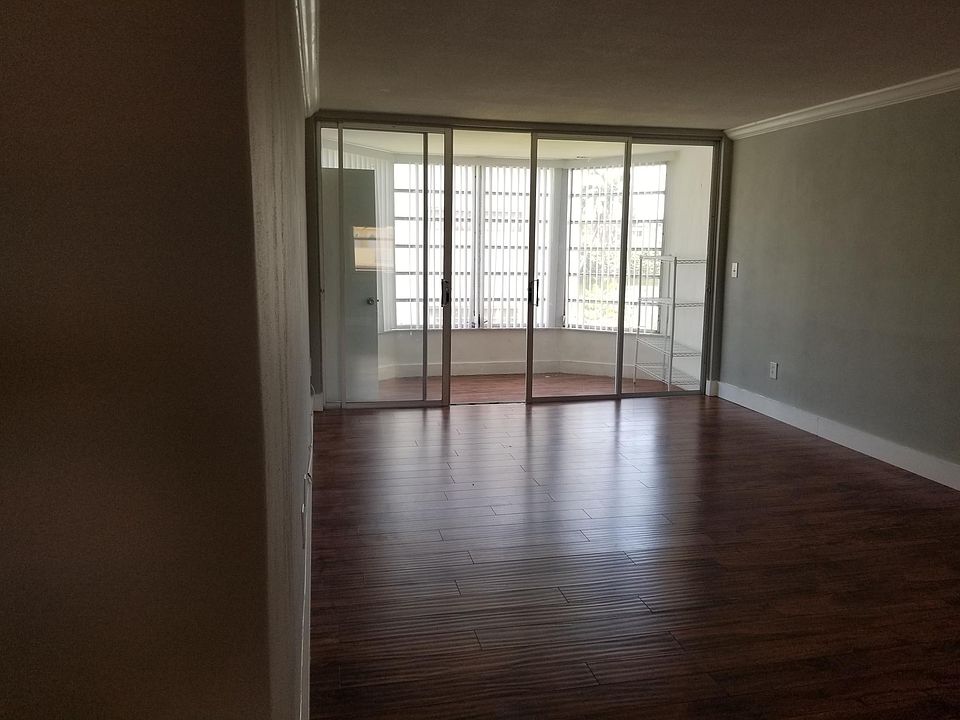 2nd image of 1304 NE 191st St APT 232