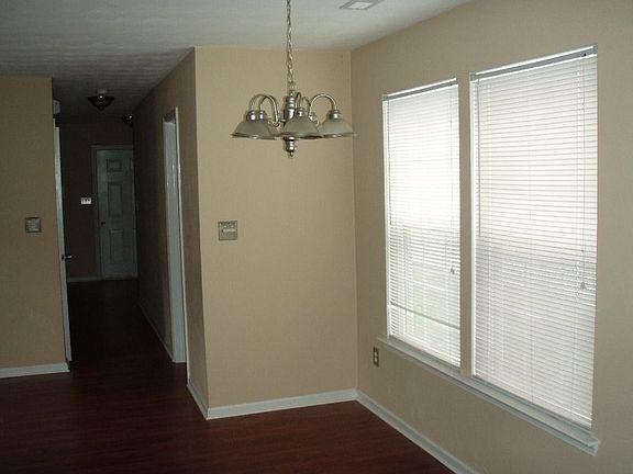 5th image of 1039 Railroad Ave