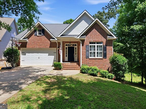2nd image of 414 Arden Ln N