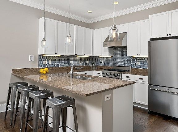 5th image of 648 W Wellington Ave #1