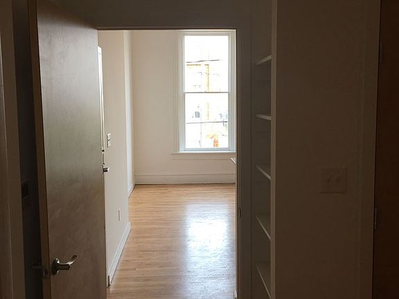 3rd image of 1313 Hull St #207