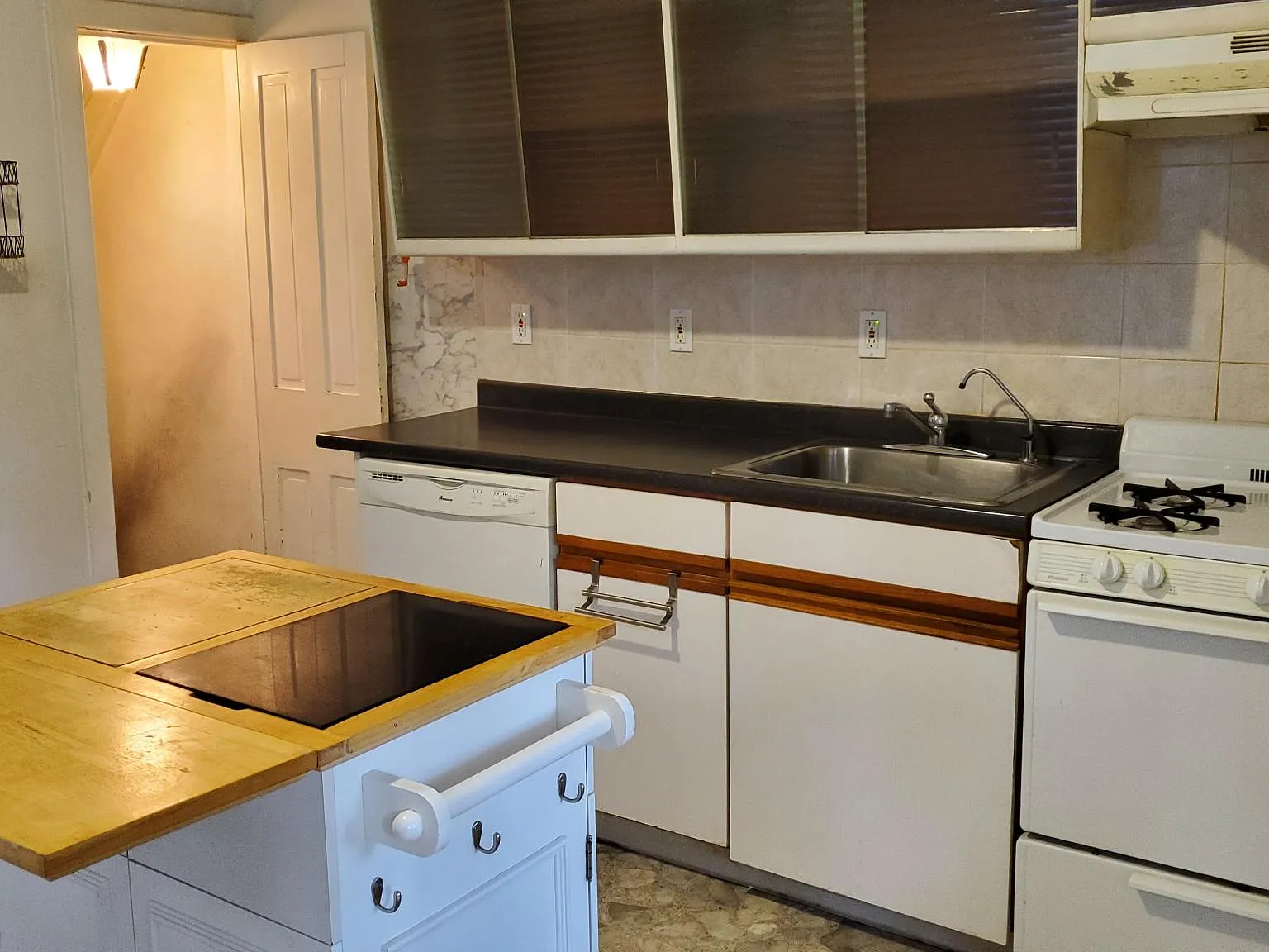 3 bed, 1.5 bath, 1238 sqft, $1,950 — Photo 4