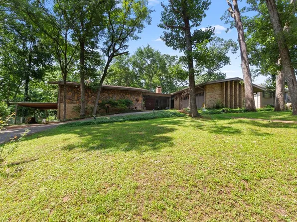 122 Berkley Dr, Palestine, TX 75801