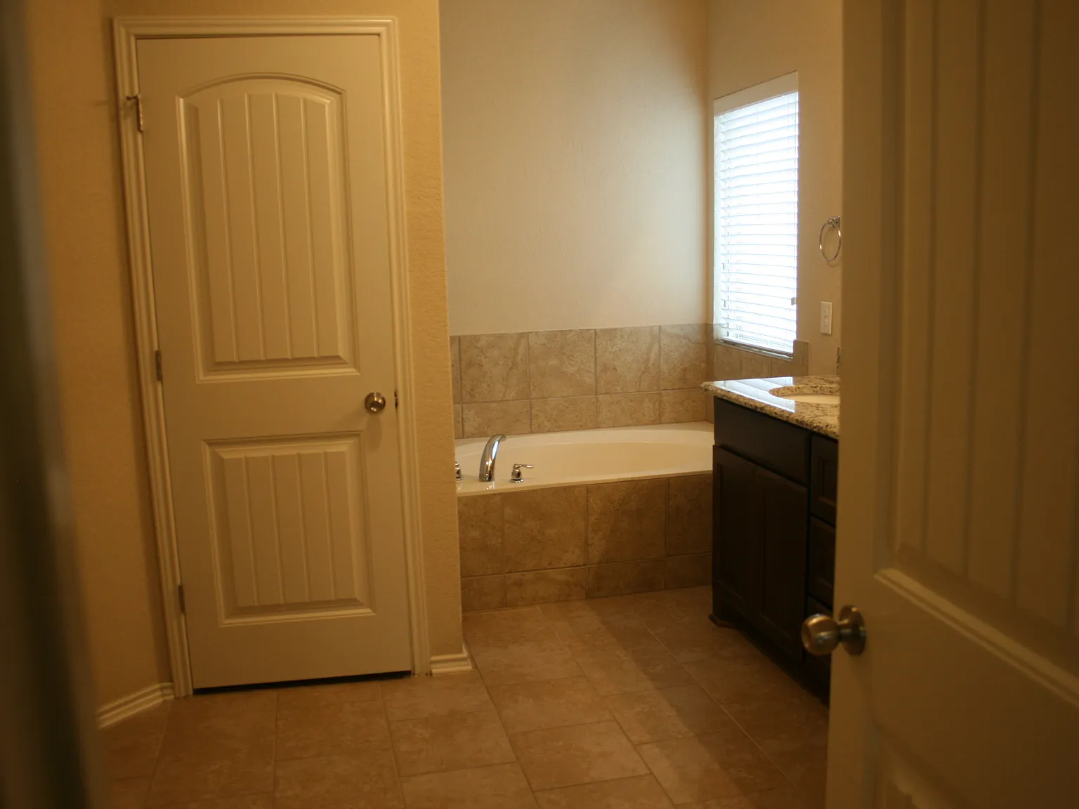 4 bed, 3.5 bath, 3143 sqft, $3,100 — Photo 3