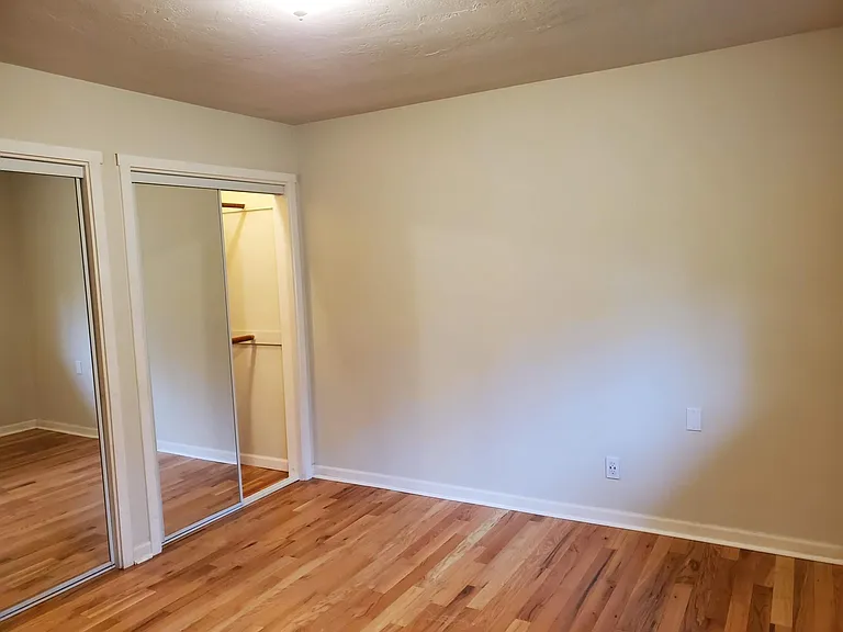 875 SW Cheltenham St — Photo 17
