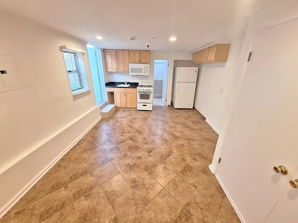 1515 S Beverly Glen Blvd #10