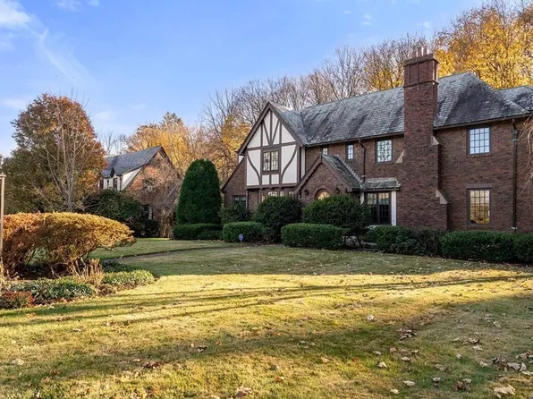 518 Newton St, Brookline, MA 02467