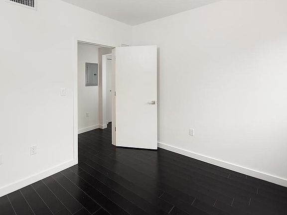 3rd image of 557 Michigan Ave #2112