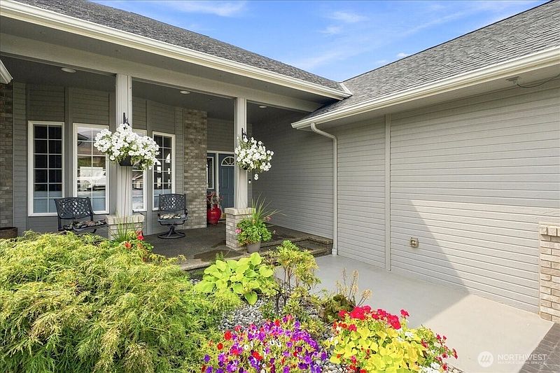 5th image of 628 Briarwood Drive