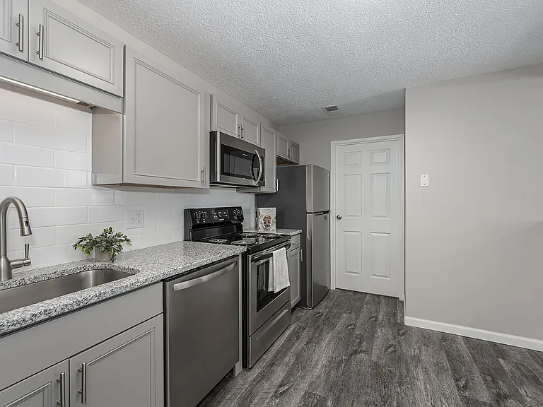 Skyridge Apartment Homes — Photo 4