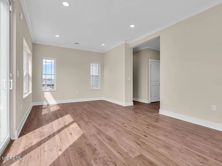 58 Cove Rd — Photo 32
