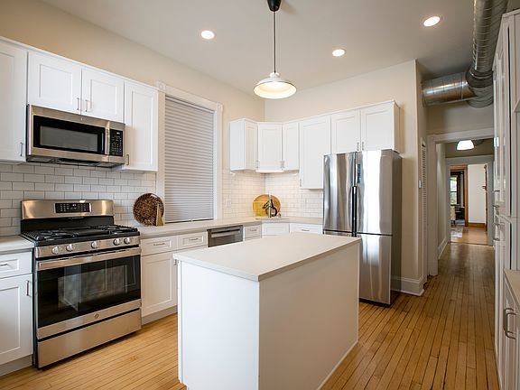 3rd image of 1037 N Damen Ave APT 2