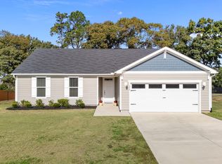 350 Windy Farm Dr, Fuquay Varina, NC 27526