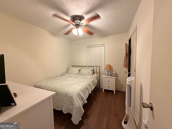5th image of 240 Davis St