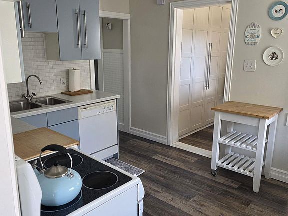 2nd image of 4825 52nd St