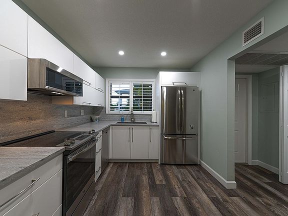 5th image of 1210 SE Parkview Pl APT E2