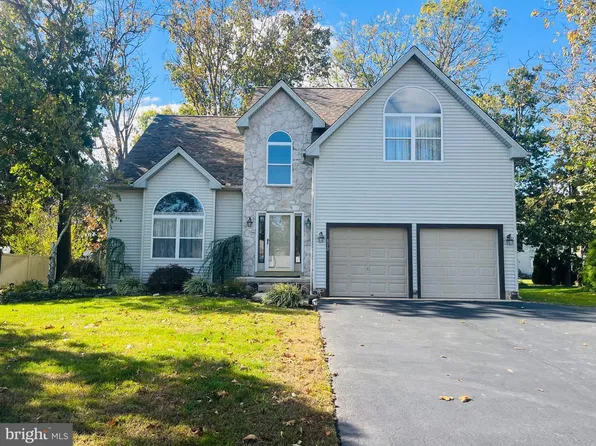 870 Longwood Dr, Vineland, NJ 08361