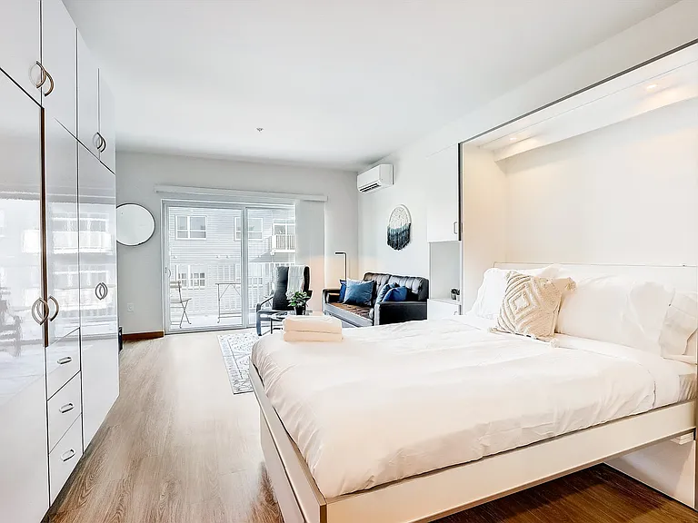 Forget the moving boxes. This studio apartment is equipped with everything from linens to sylish decor. Short term leases available. Forget the moving boxes. This studio apartment is equipped with everything from linens to sylish decor. Short term leases 