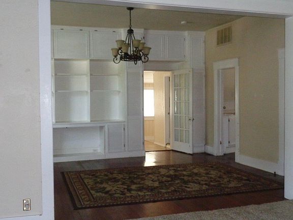 5th image of 802 NW Bell Ave