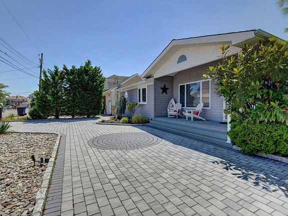 3rd image of 14 Sycamore Ln