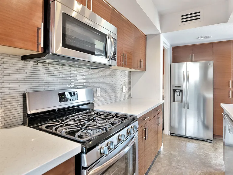 1615 E Maryland Ave — Photo 7