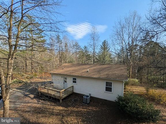 3rd image of 271 Rambling Rd