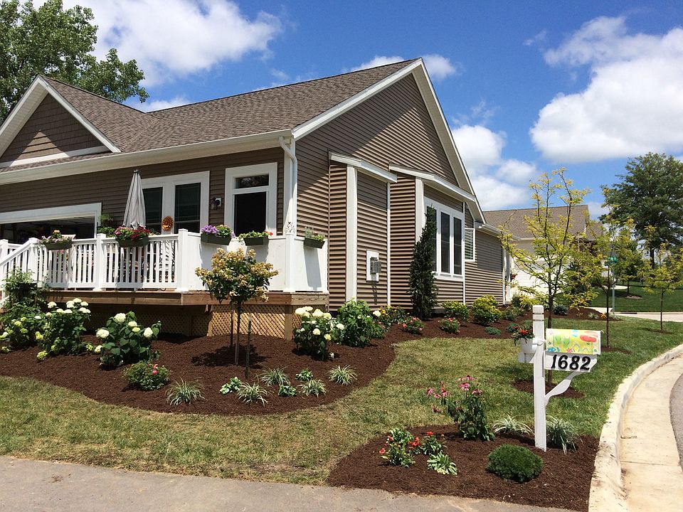 2nd image of 1682 Melrose Pl