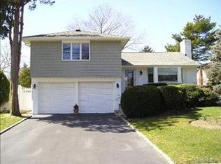 21 Edgewater Ave, Massapequa, NY 11758