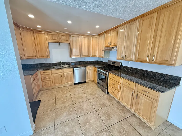 2725 Calle Del Comercio #B — Photo 10