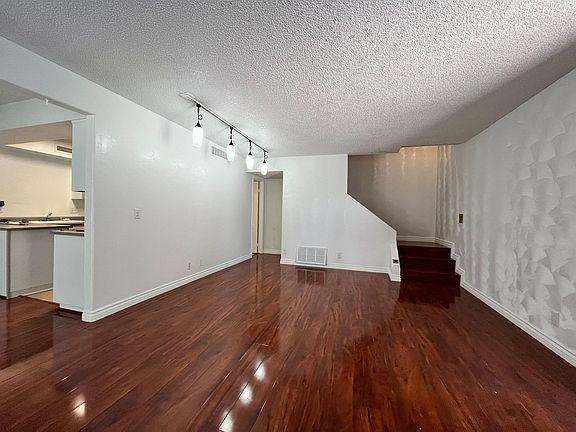 3rd image of 3181 Pinehurst Dr #1