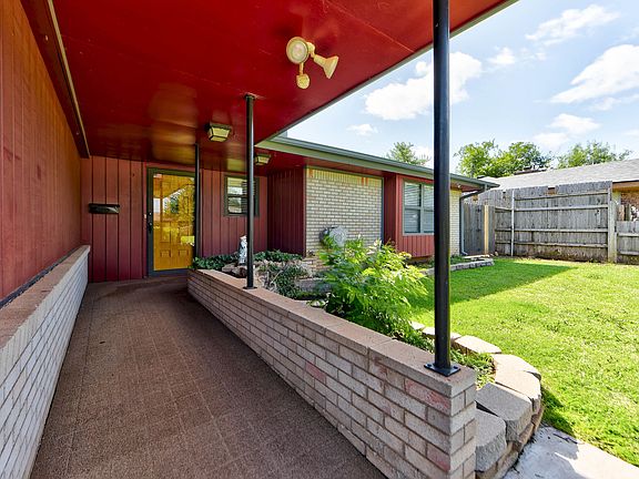 4th image of 1016 Winnipeg Dr