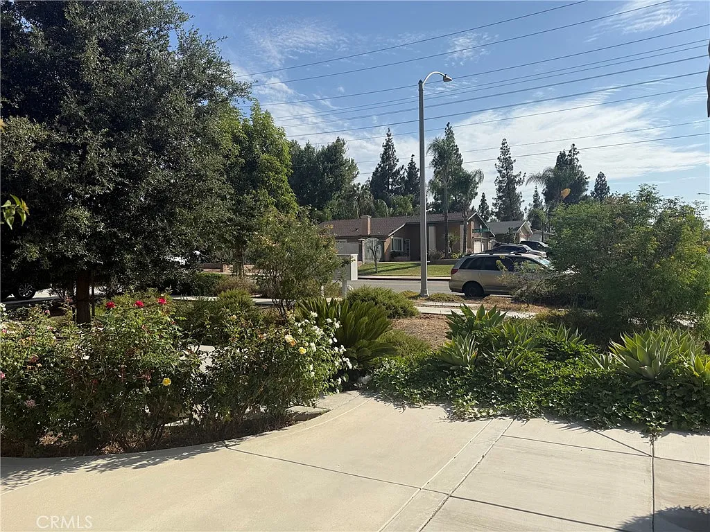 3 bed, 1932 sqft, $3,500 — Photo 3